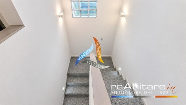ELEGANTE VILLA SINGOLA CON GIARDINO PRIVATO E BOX – RESIDENCE ARESE 4 - Foto 16
