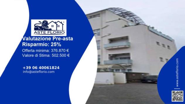 Immobile in asta di 129 m², box auto in vendita a Milano