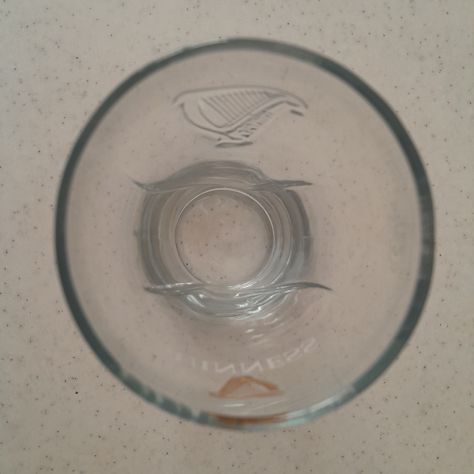 Bicchiere da pinta ufficiale Guinness con l'iconica arpa dorata in rilievo. - Foto 4