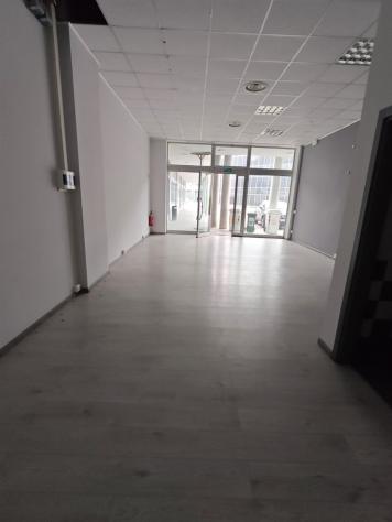 Negozio mq. 70 con posto auto - Foto 2