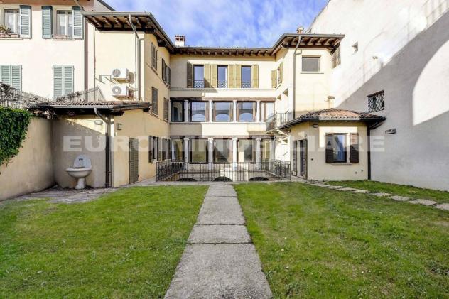 Pentalocale in vendita a Brescia
