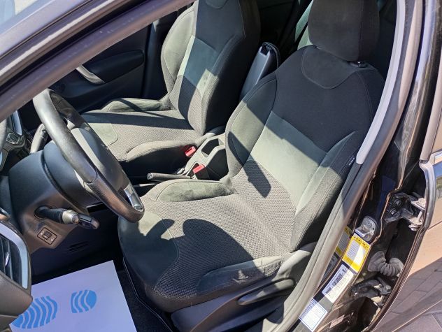 CITROEN C3 1.4 EXCLUSIVE - Foto 5