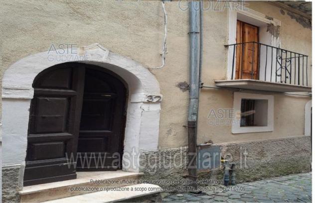 IMMOBILI-IMMOBILE RESIDENZIALE-Via Valeria nn. 30/32
