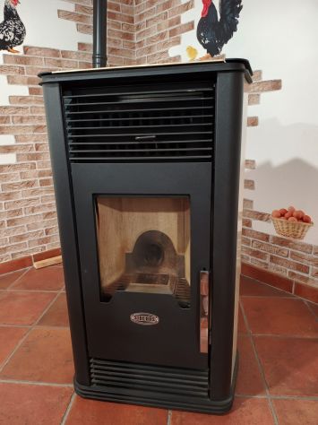 Stufa a pellet Sideros 10kw, usata pochissimo, perfetta in tutte le sue parti,