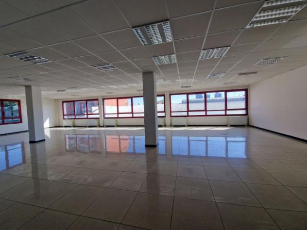 Immobile di 240 m² con 1 locale in affitto a Pero - Foto 10