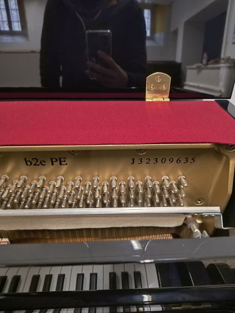 Pianoforte Yamaha B2 seminuovo con trasporto e panca inclusi - Foto 3