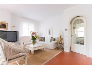 Villetta bifamiliare in affitto a Forte dei Marmi 210 mq  Rif: 1031553