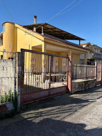 RIF.409 FRONTE VILLAGGIO COPPOLA COMPLESSO IMMOBILIARE DI 3 UNITÀ - Foto 10