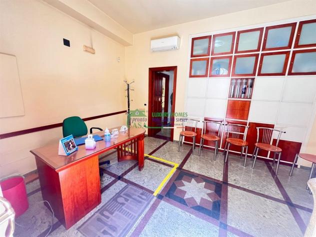 Rif:2746 - Locale su due livelli con terrazzino – Soluzione versatile per ufficio, studio o futura trasformazione, Comiso - Foto 4