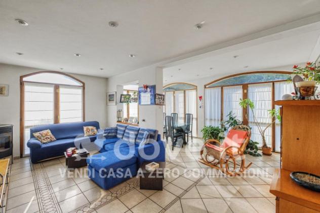 Villa di 260 m² con più di 5 locali e box auto doppio in vendita a Luino - Foto 2