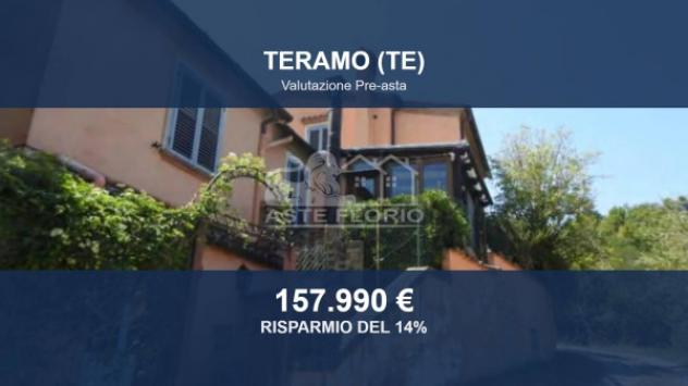 Immobile in asta di 434 m² con più di 5 locali e box auto in vendita a Teramo