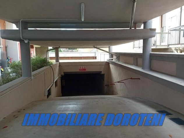 VENDESI AMPIO BOX DI MQ 34. - Foto 2