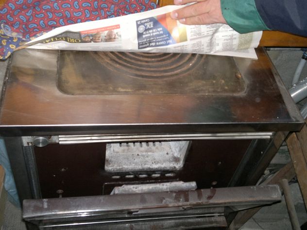 Stufa a legna con ventola, cappa aspirante e tubi adeguati - Foto 5