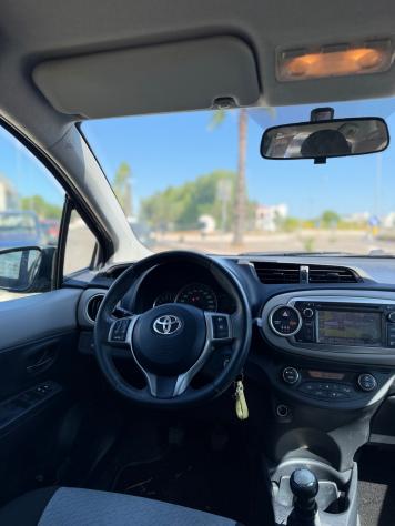 Toyota Yaris 1.0 5 porte Lounge - Foto 8