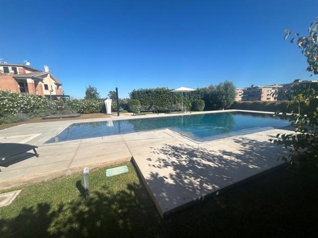 Mezzocamino, in contesto signorile, Villa di oltre 200 mq con piscina a sfioro, box e tre posti auto. - Foto 13
