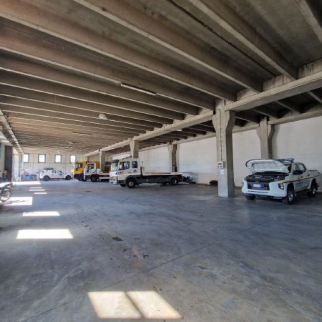 Immobile di 1870 m² con più di 5 locali in vendita a Rho - Foto 16