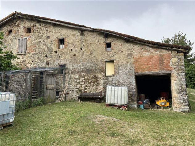 Rustico indip. da ristrut. del 1700 con 5000 mq di terreno - Foto 2