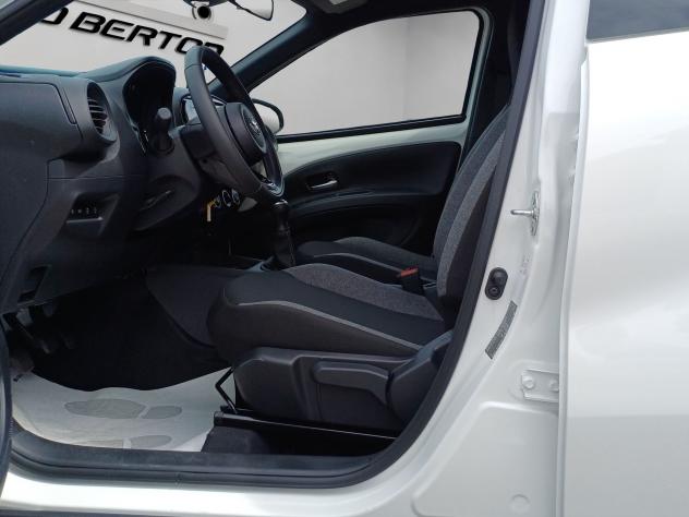 Toyota Aygo X 1.0B (72 CV) Active - Foto 7