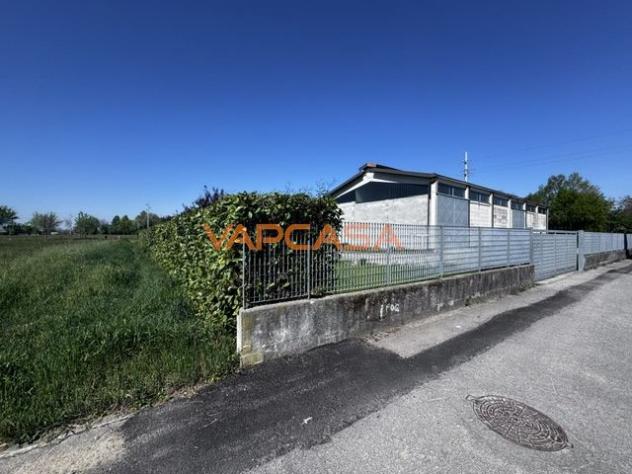 CAPANNONE IN OTTIMO STATO DI 800 MQ SU AREA DI 2800 MQ