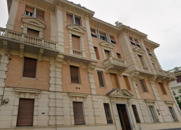 Pentalocale in vendita a Genova