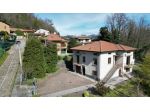 VILLA SINGOLA su due livelli con ampio GIARDINO