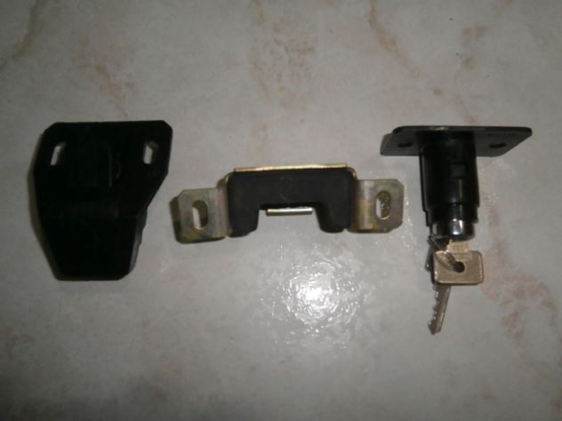 Serratura cofano portellone baule posteriore Fiat ritmo prima serie L C CL NUOVA - Foto 2