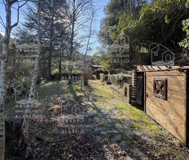 Terreno con progetto approvato per costruzione di una villa con piscina
