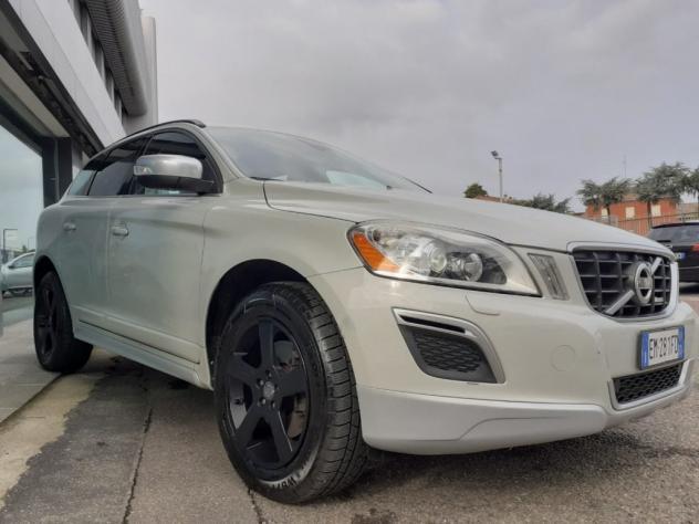 Volvo XC60 D5 AWD Geartronic R-design KM CERTIFIC-GARANZIA - Foto 4