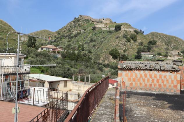 casa indipendente in vendita a Calatabiano