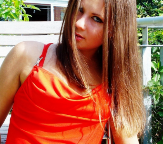 mwoman: alta 167cm, 52kg, cerco uomo vicino Tel: