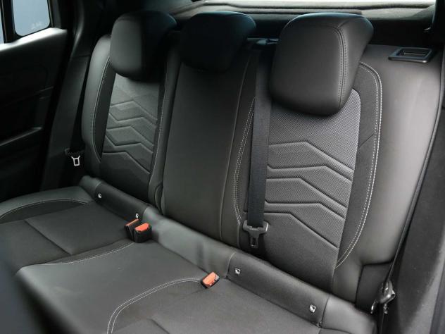 Jeep Avenger 1.2 Turbo Altitude LED ACC KEYLESS - Foto 9