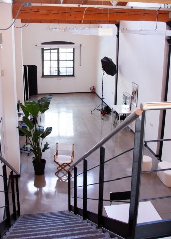 CO- WORKING / POSTAZIONE UFFICIO A MILANO + STUDIO FOTOGRAFICO