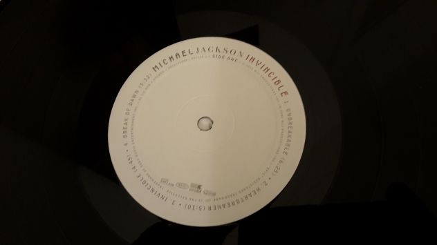 MICHAEL JACKSON, INVINCIBLE, (ALBUM) DOPPIO LP, 2001 TRADEMARK. - Foto 2