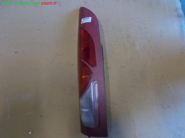 FANALE POST.D. ROSSO RENAULT KANGOO (K76) Parti elettriche Fanaleria Fanali Fanale post. sx. RENAULT - KANGOO - 01-08-1997 - 01-06-2001