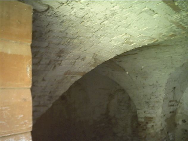 RUSTICO DA RISTRUTTURARE SU DUE LIVELLI - Foto 4