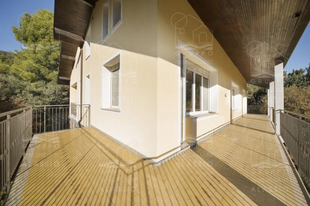 Villa indipendente di prestigio con vista mare, grande parco privato e ampia autorimessa - Foto 14
