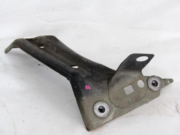 3G0821141 STAFFA SUPPORTO PARAFANGO ANTERIORE SINISTRO VOLKSWAGEN PASSAT VARIANT 2.0 TDI 110KW RICAMBIO USATO
