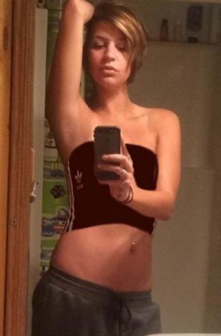 Def_sara: alta 176cm, 60kg, cerco uomo vicino Tel: