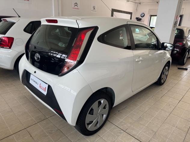 Toyota Aygo 1.0 VVT-i 72 CV 3 porte x-cool - Foto 6