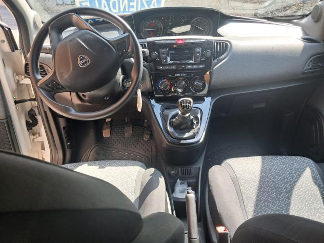 Lancia Ypsilon 1.0 FireFly 5 porte S&S Hybrid Silver - Foto 10