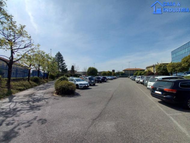 Immobile di 370 m² con più di 5 locali in affitto a Limbiate - Foto 16