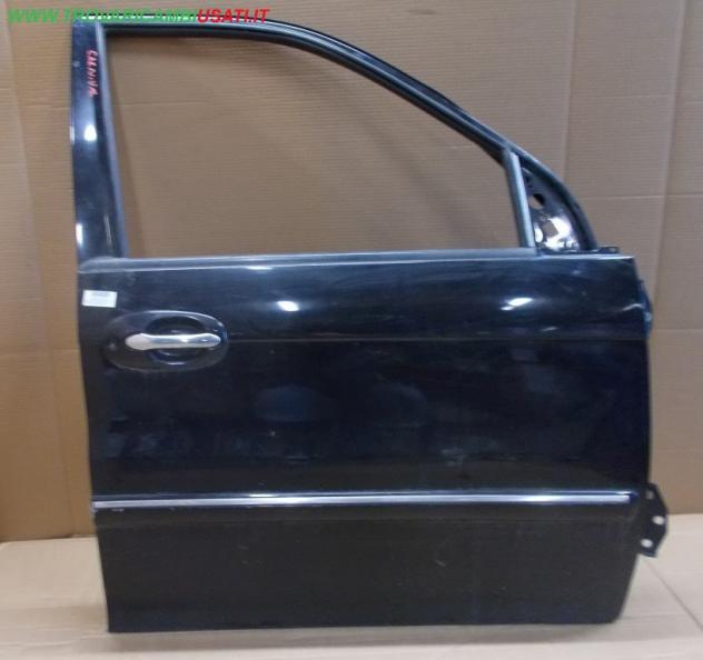 PORTA ANT.D. NERO MET CON ALZACR. KIA CARNIVAL (VQ)  Carrozzeria  Lamierati esterni  Porte  Porta ant. dx. KIA - CARNIVAL - 01-07-2006 - 01-06-2010