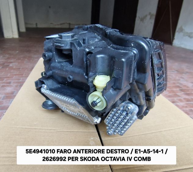 Faro ant Destro skoda octavia 5E4941010 - Foto 4
