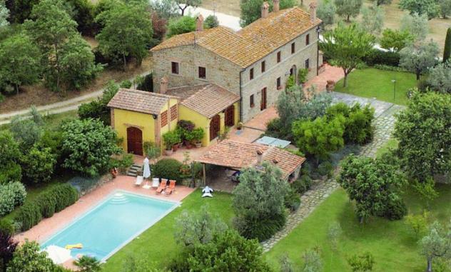 COLONICA di 10 vani e di 350 mq (CAPRAIA E LIMITE) rif. CL 0121