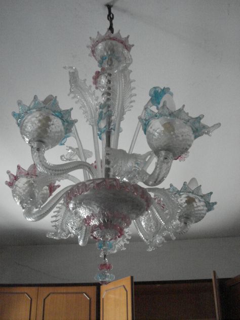 2 LAMPADARI IN VETRO DI MURANO COLORATI + 2 DI CERAMICA DIPINTA. - Foto 3
