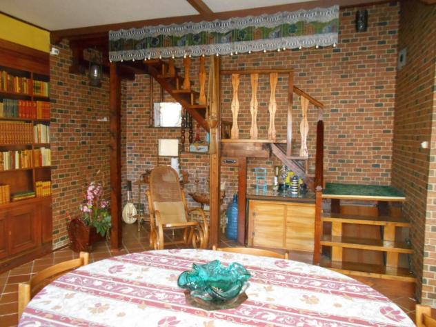 Spaziosa casa con due box auto e magazzino disposta su 2 piani oltre a sottotetto (non abitabile). Il Piano terra è composto da una taverna, uno spazi - Foto 14