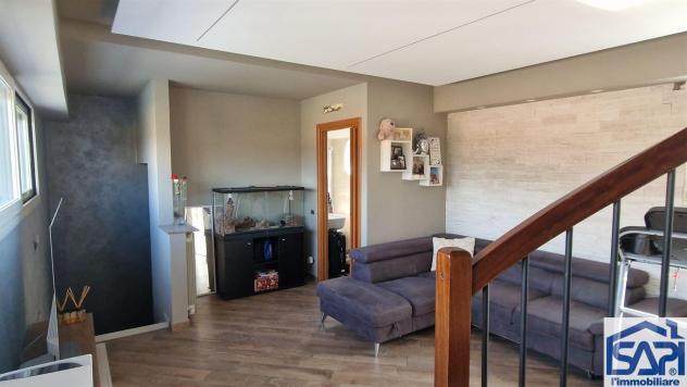 Porzione di villa bifamiliare completamente ristrutturata su più livelli - Foto 5