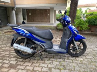 Scooter Suzuki Sixteen 150 a Pisa