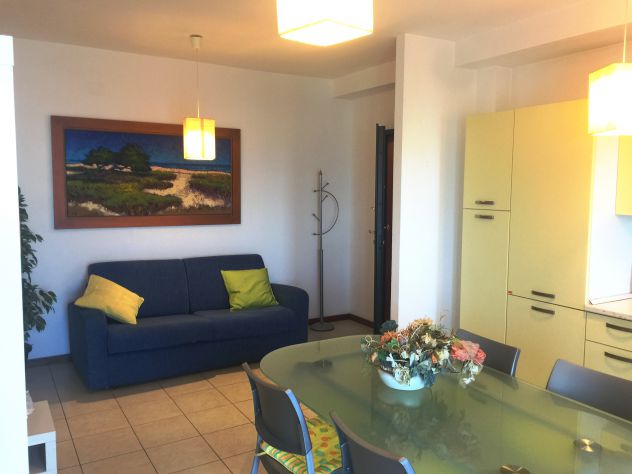 COLLEVERDE, secondo piano, 2 camere, 3 balconi