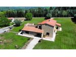 Vendita Rustico casale da 480 mq  con giardino